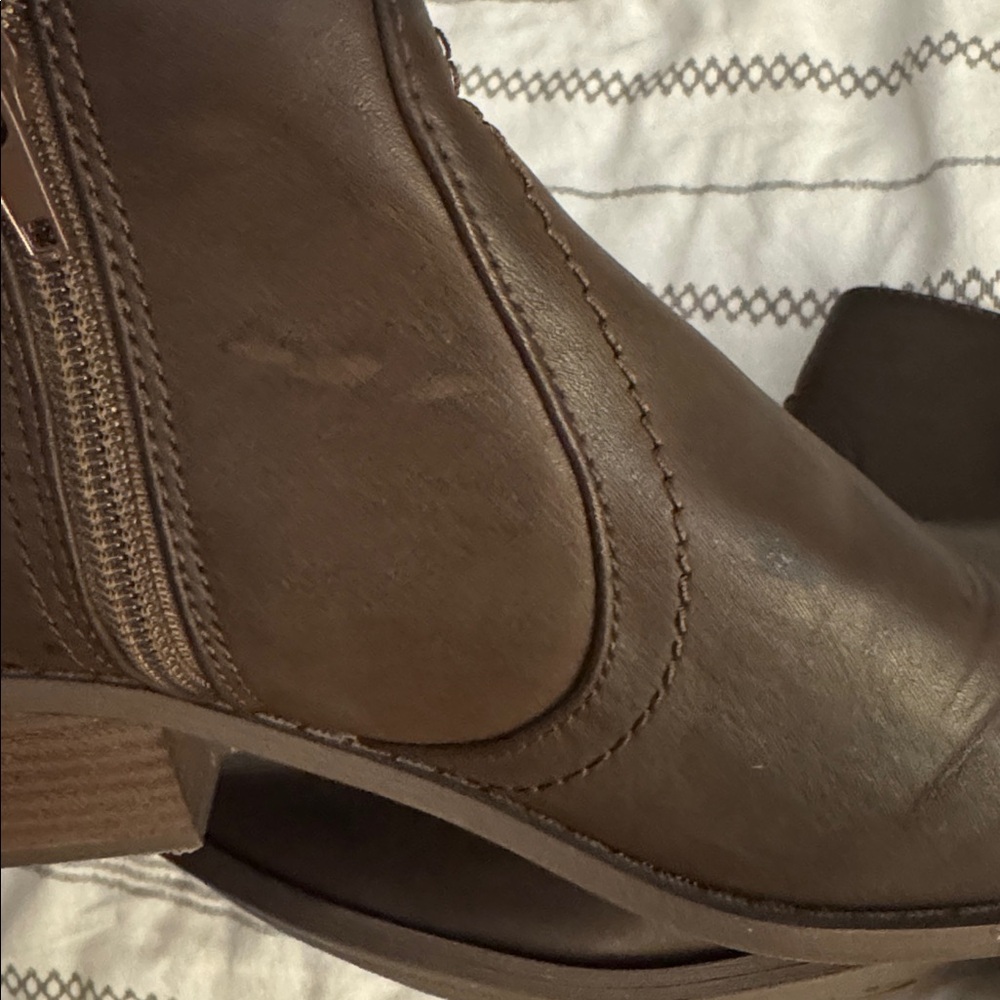 Guess Boots - Picture 7 of 7